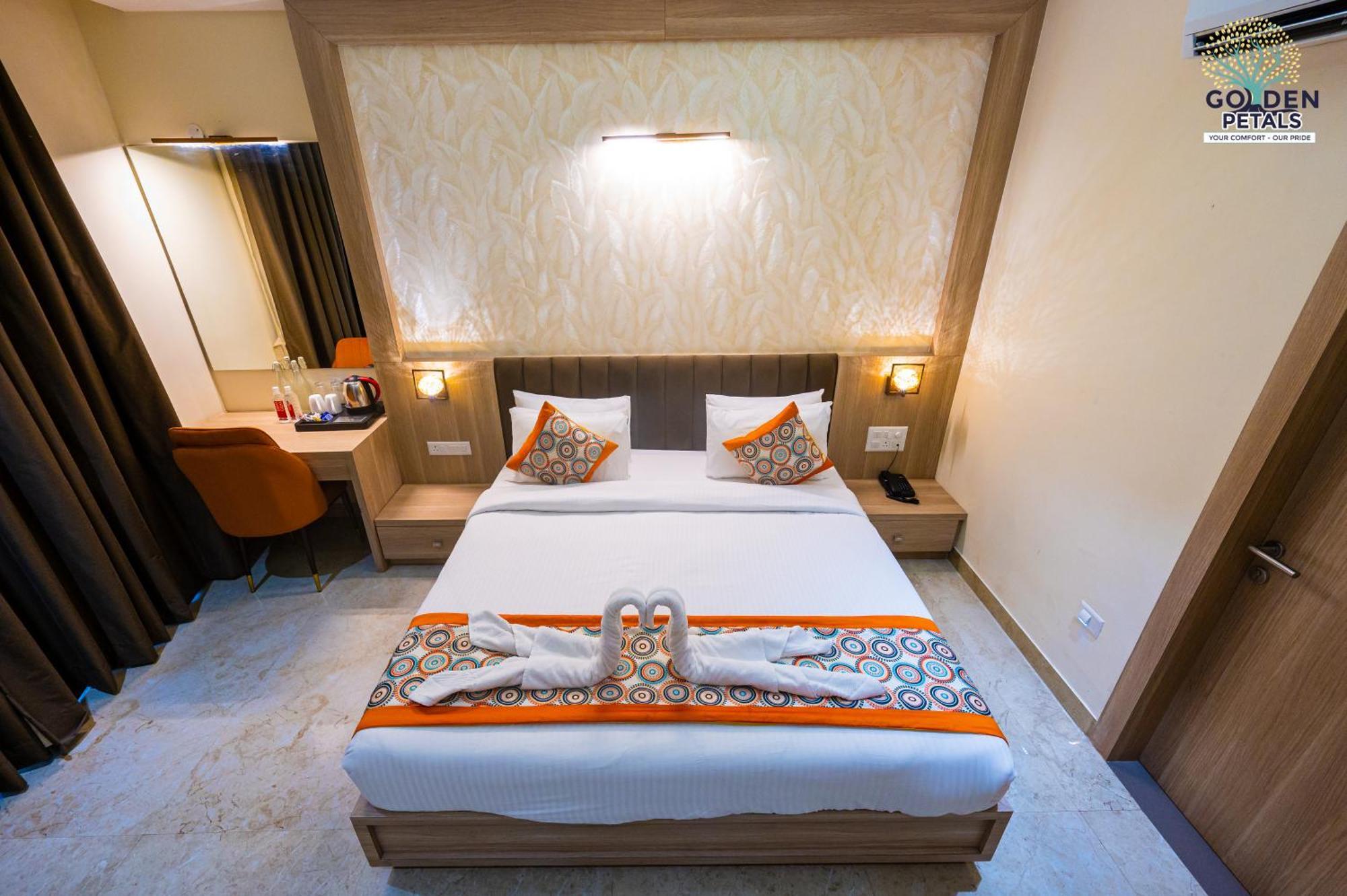 Hotel Golden Petals فاراناسي المظهر الخارجي الصورة