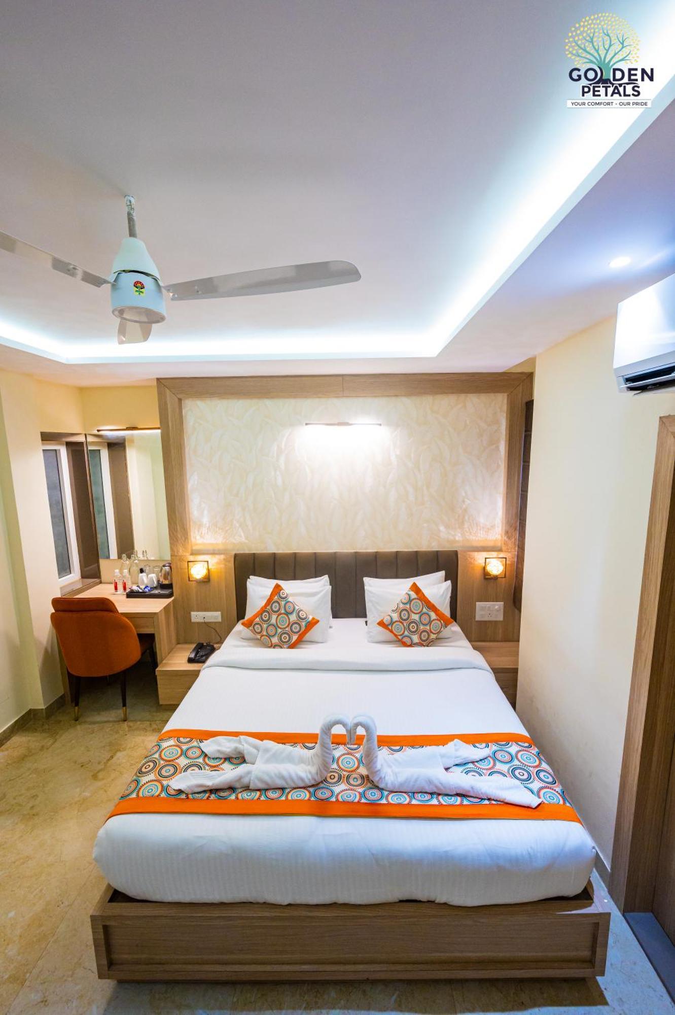 Hotel Golden Petals فاراناسي المظهر الخارجي الصورة