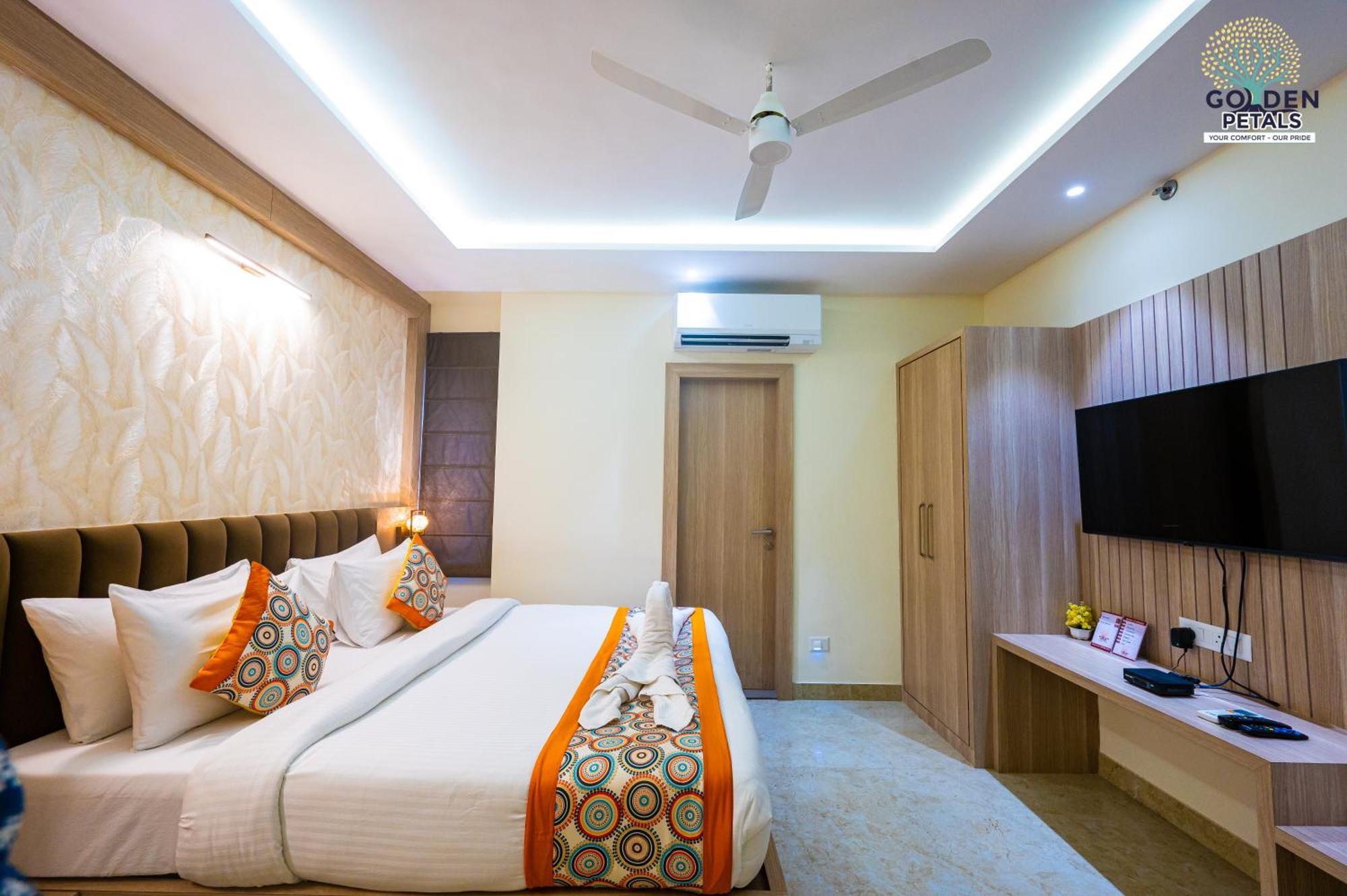 Hotel Golden Petals فاراناسي المظهر الخارجي الصورة