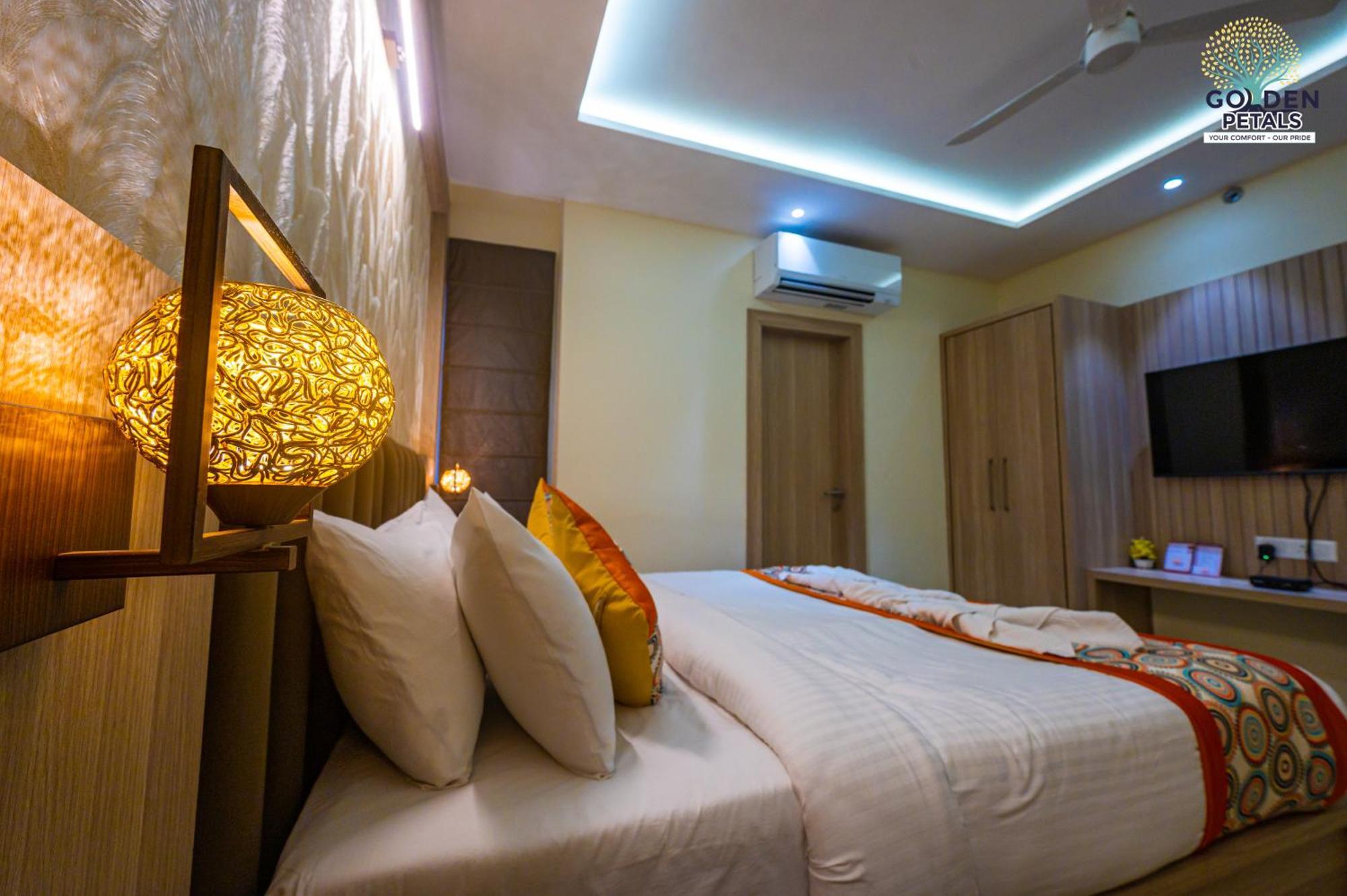 Hotel Golden Petals فاراناسي المظهر الخارجي الصورة