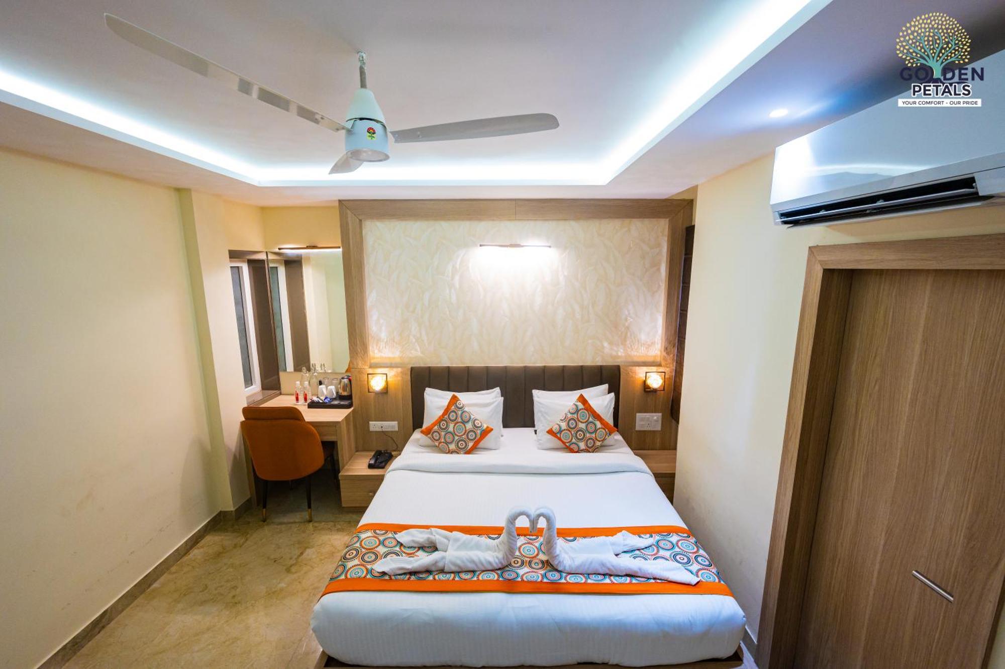 Hotel Golden Petals فاراناسي المظهر الخارجي الصورة