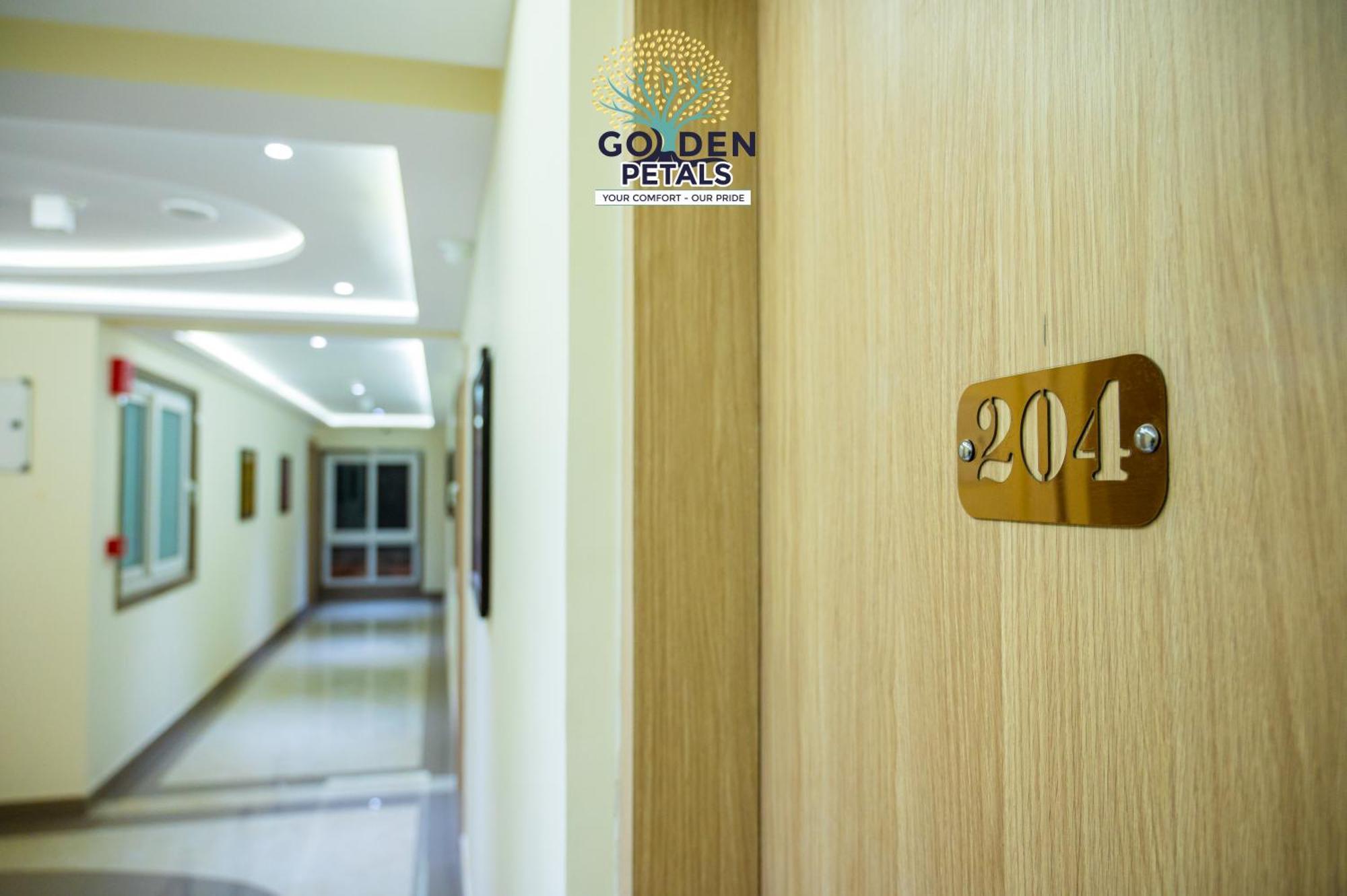Hotel Golden Petals فاراناسي المظهر الخارجي الصورة