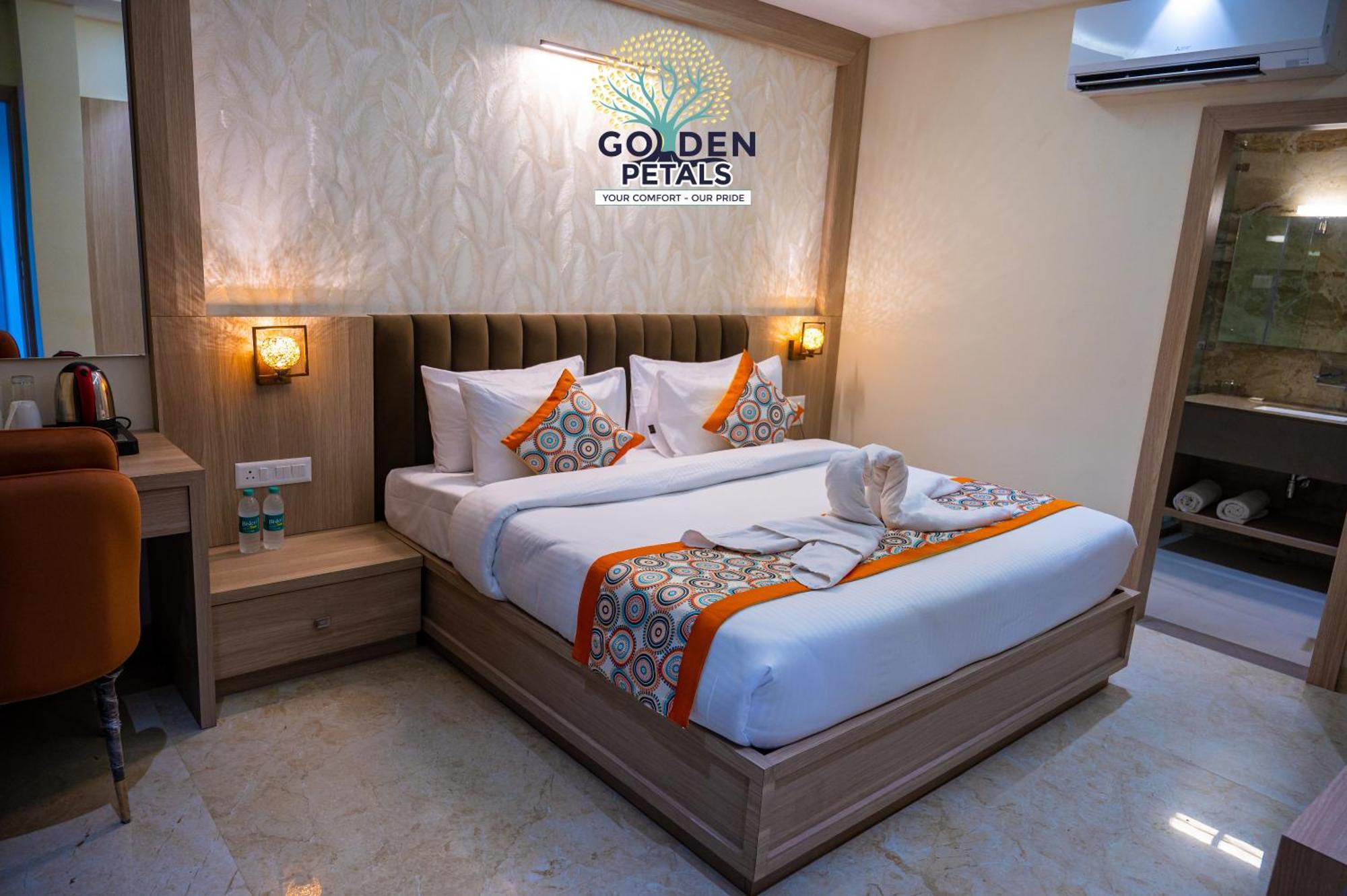Hotel Golden Petals فاراناسي المظهر الخارجي الصورة