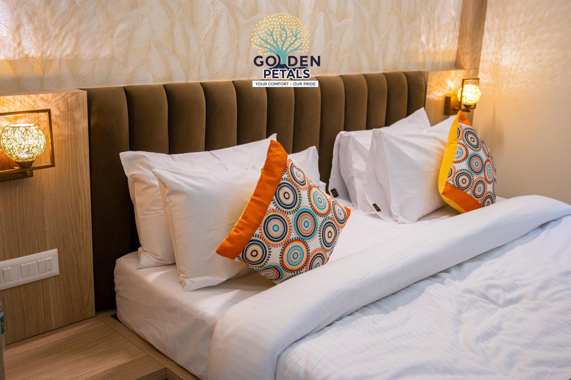 Hotel Golden Petals فاراناسي المظهر الخارجي الصورة
